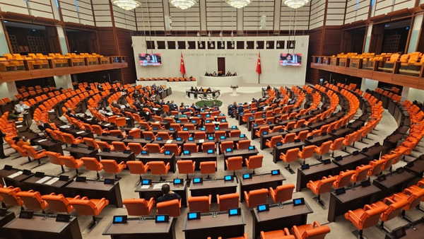 AKP’nin önerisi kabul edildi: ‘Çerçeve yasa’ birinci sıraya alındı
