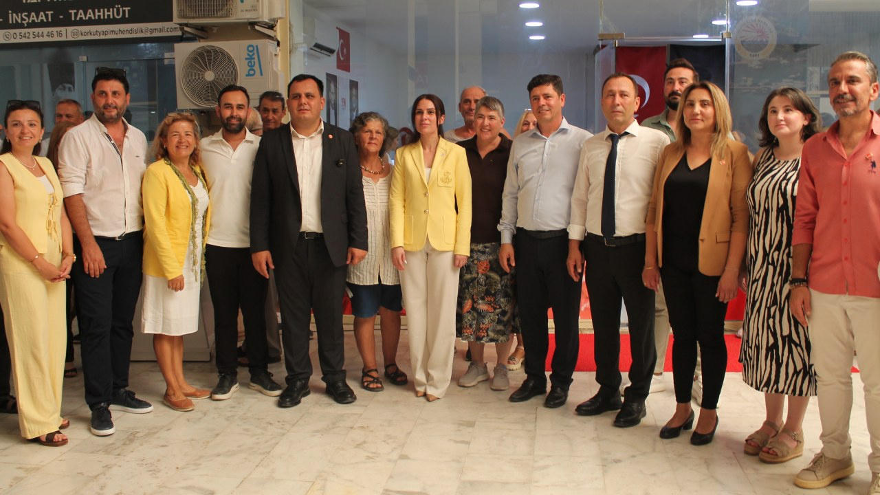 CHP’den istifa etmişti: Dalaman Belediye Başkanı Sezer Durmuş meclis üyeleriyle YENİ Parti’ye katıldı